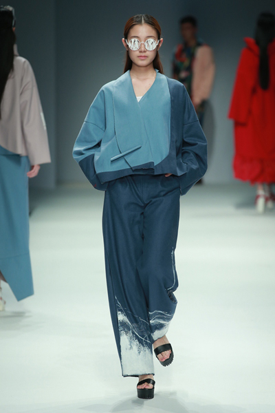 北京服装学院 'Already Here'的自我表达——服装T台秀场的创意呈现